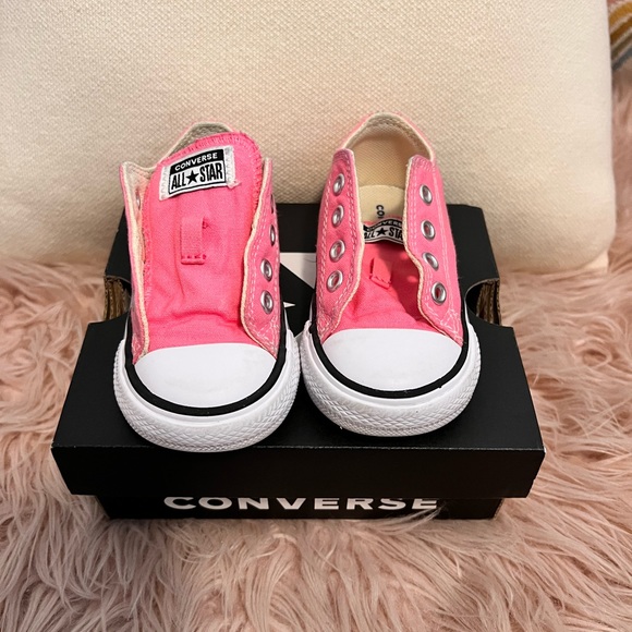 Pink Converse - Picture 3 of 7